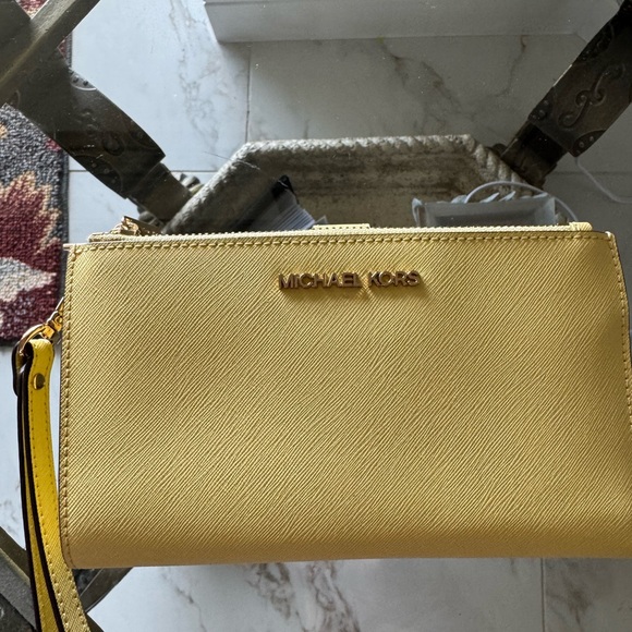 MICHAEL KORRS Yellow Saffiano Leather Clutch/Wallet/Wristlet - Picture 1 of 10